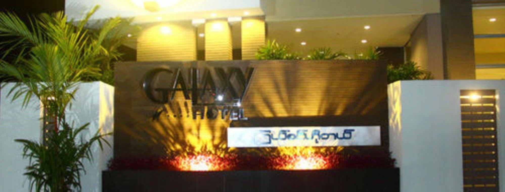 Galaxy Hotel Yangón Exterior foto